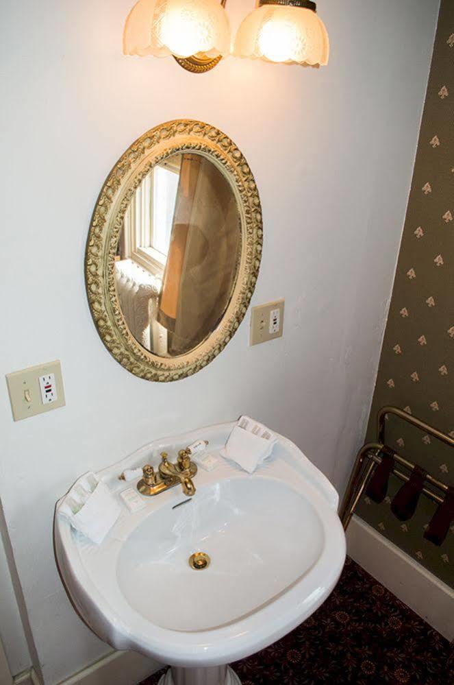 Van Gilder Hotel Seward Bagian luar foto